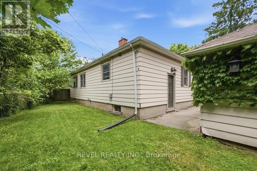 16 Carrington Court, Hamilton, ON 