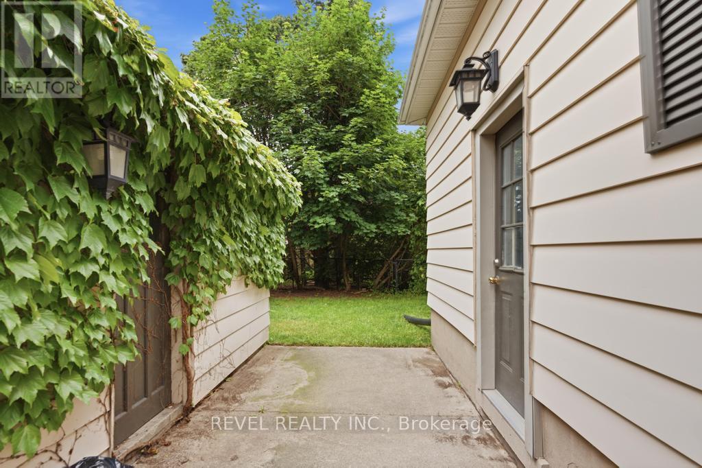16 Carrington Court, Hamilton, ON