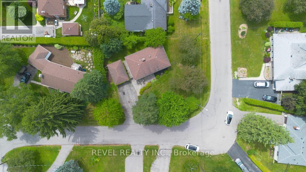 16 Carrington Court, Hamilton, ON