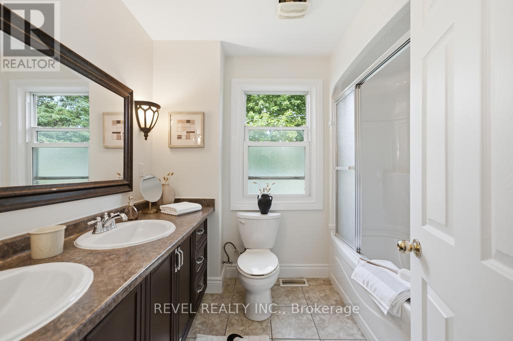16 Carrington Court, Hamilton, ON