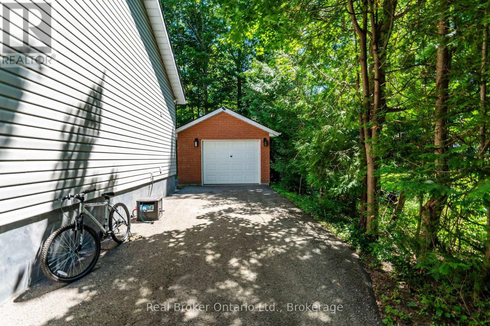 5 Sunburn Road, Tiny, ON