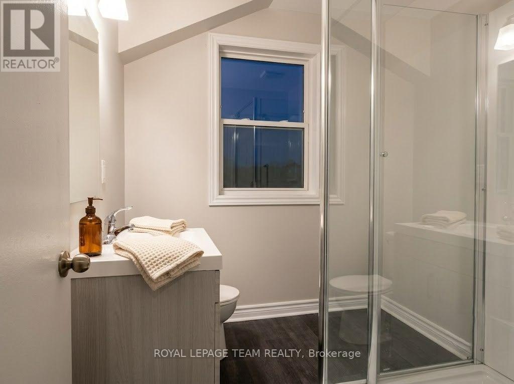1220 Dorchester Avenue, Ottawa, ON