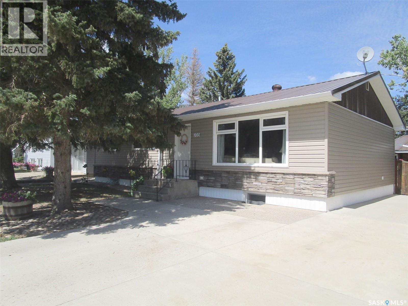 105 Assiniboia Avenue, Assiniboia, SK
