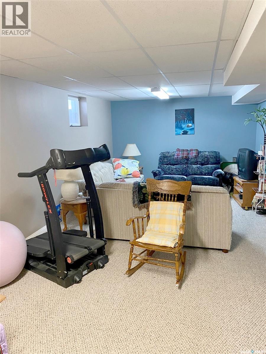 105 Assiniboia Avenue, Assiniboia, SK