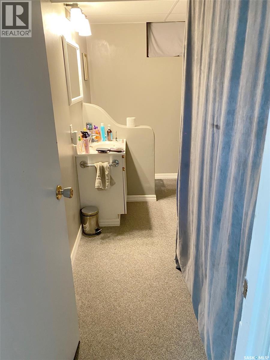 105 Assiniboia Avenue, Assiniboia, SK