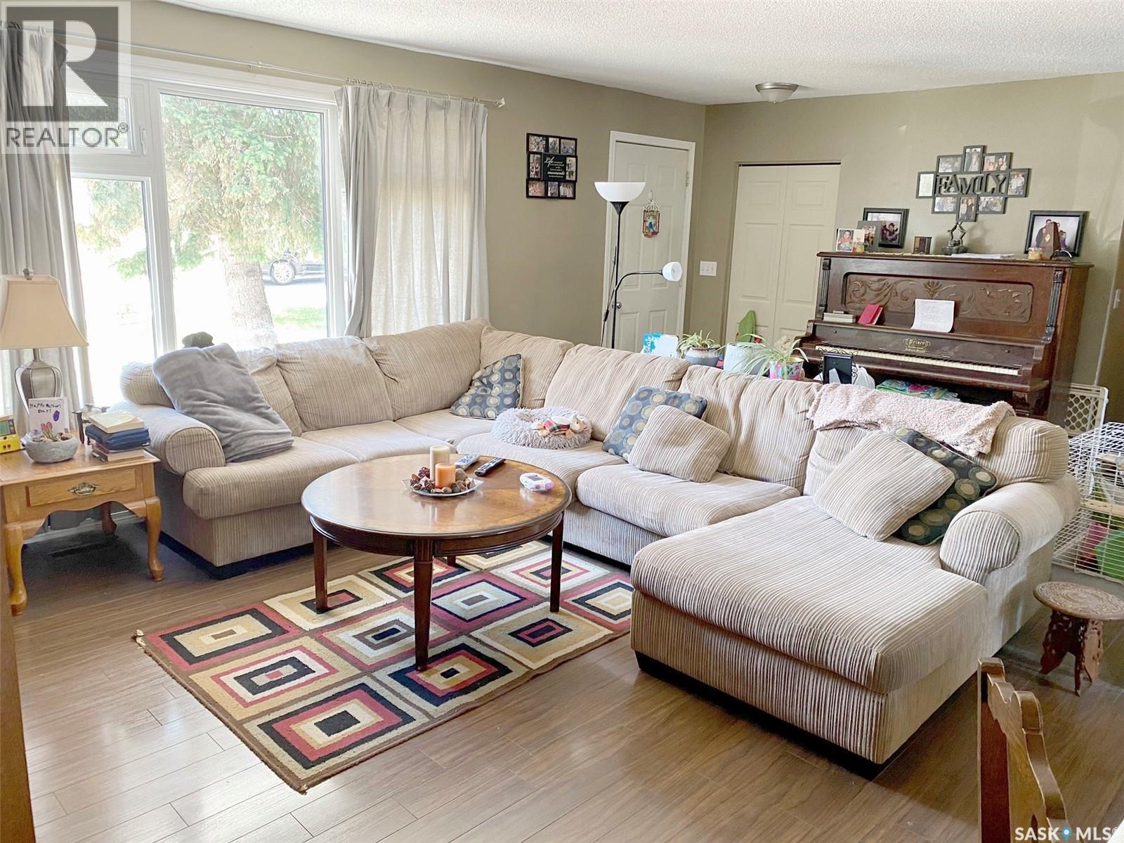105 Assiniboia Avenue, Assiniboia, SK