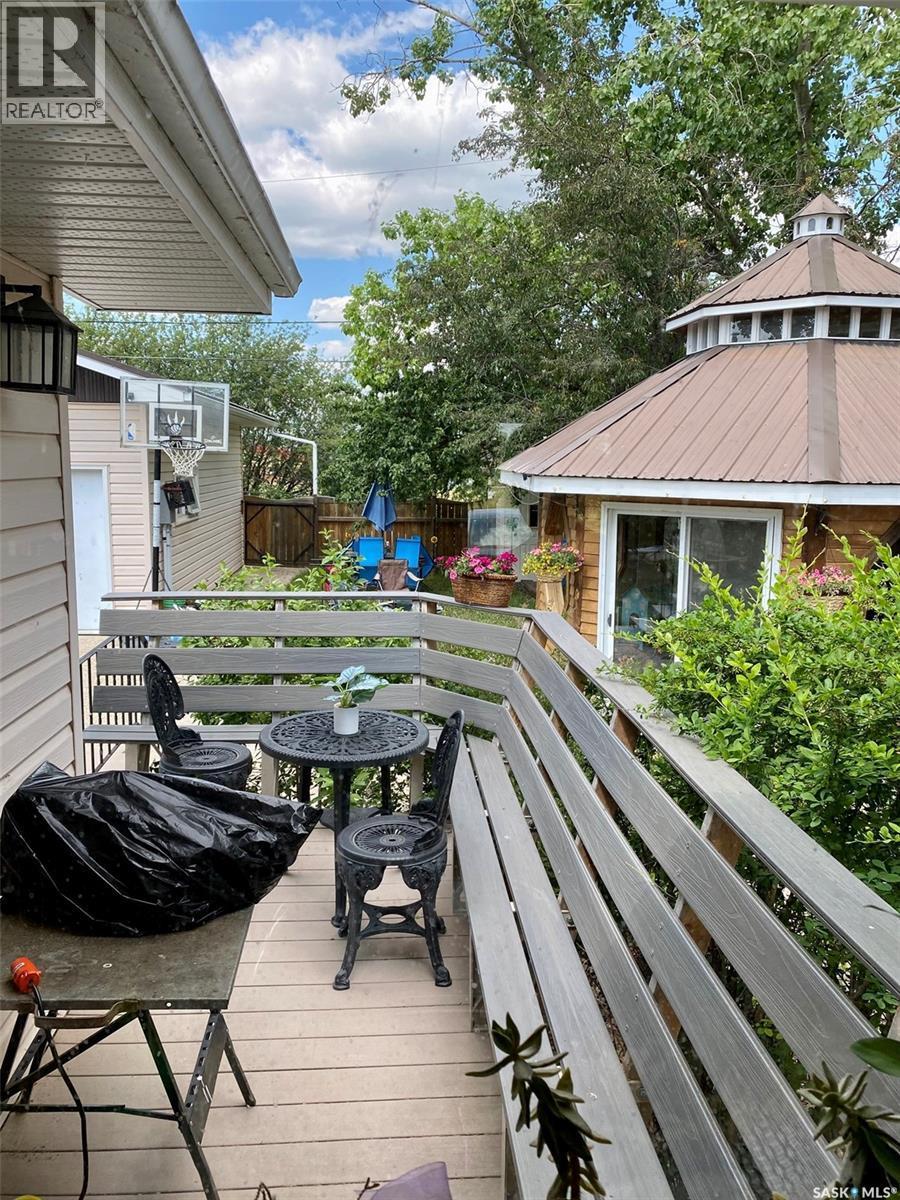 105 Assiniboia Avenue, Assiniboia, SK