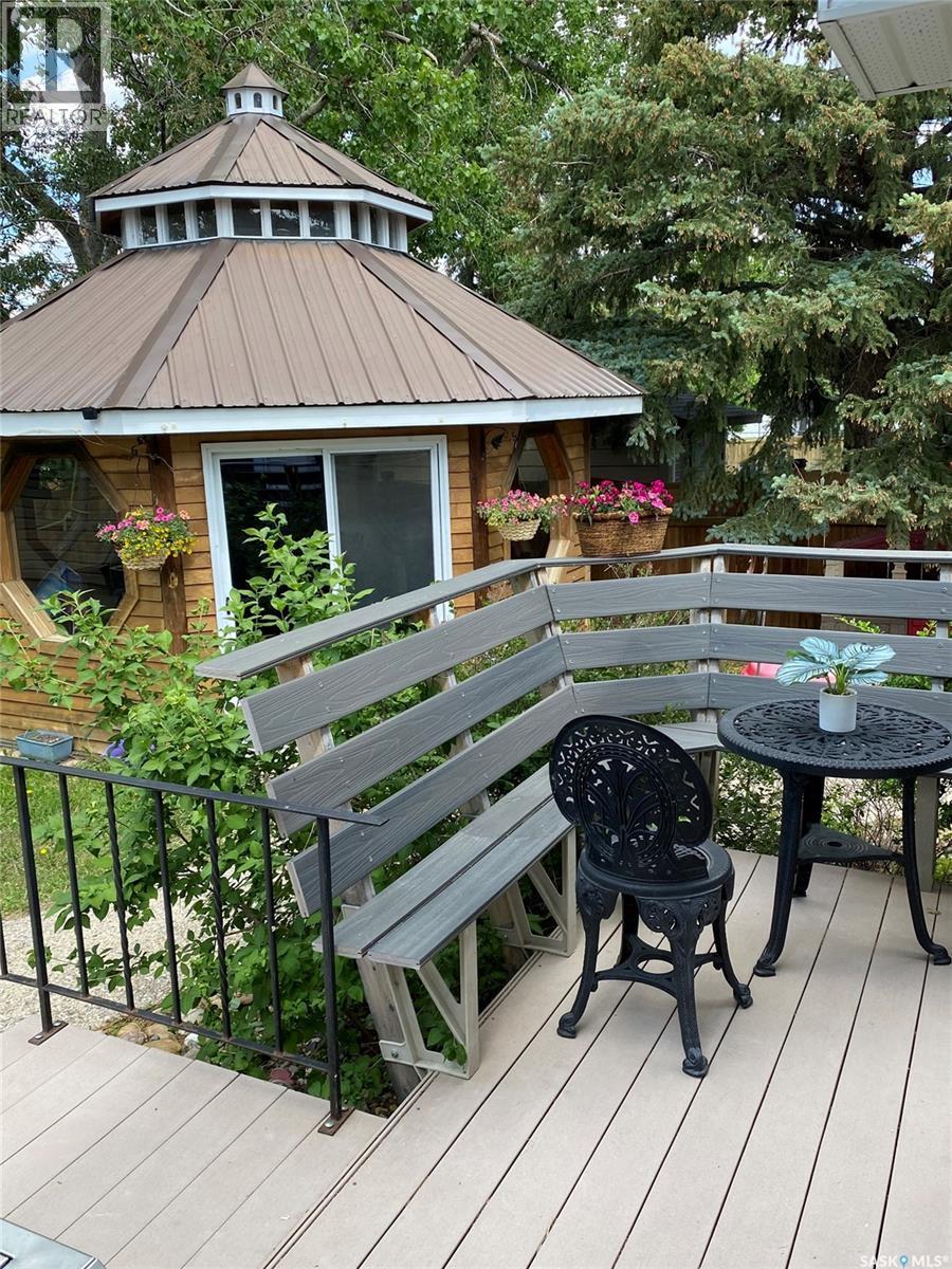 105 Assiniboia Avenue, Assiniboia, SK