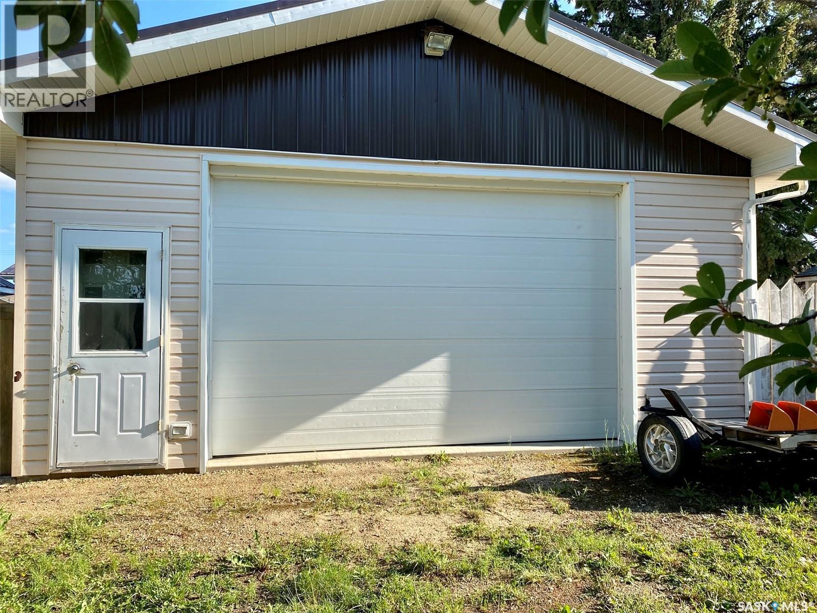 105 Assiniboia Avenue, Assiniboia, SK