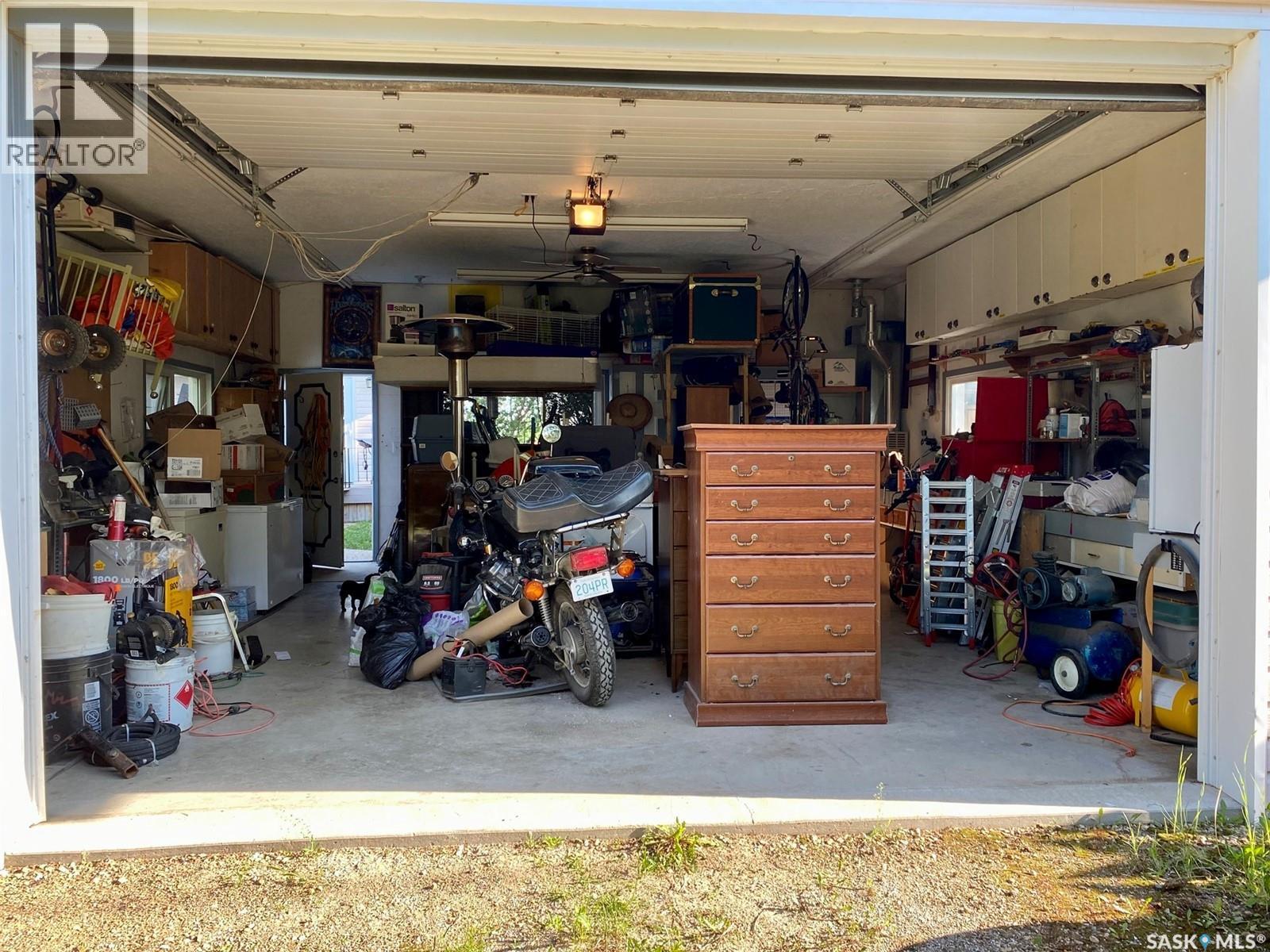 105 Assiniboia Avenue, Assiniboia, SK