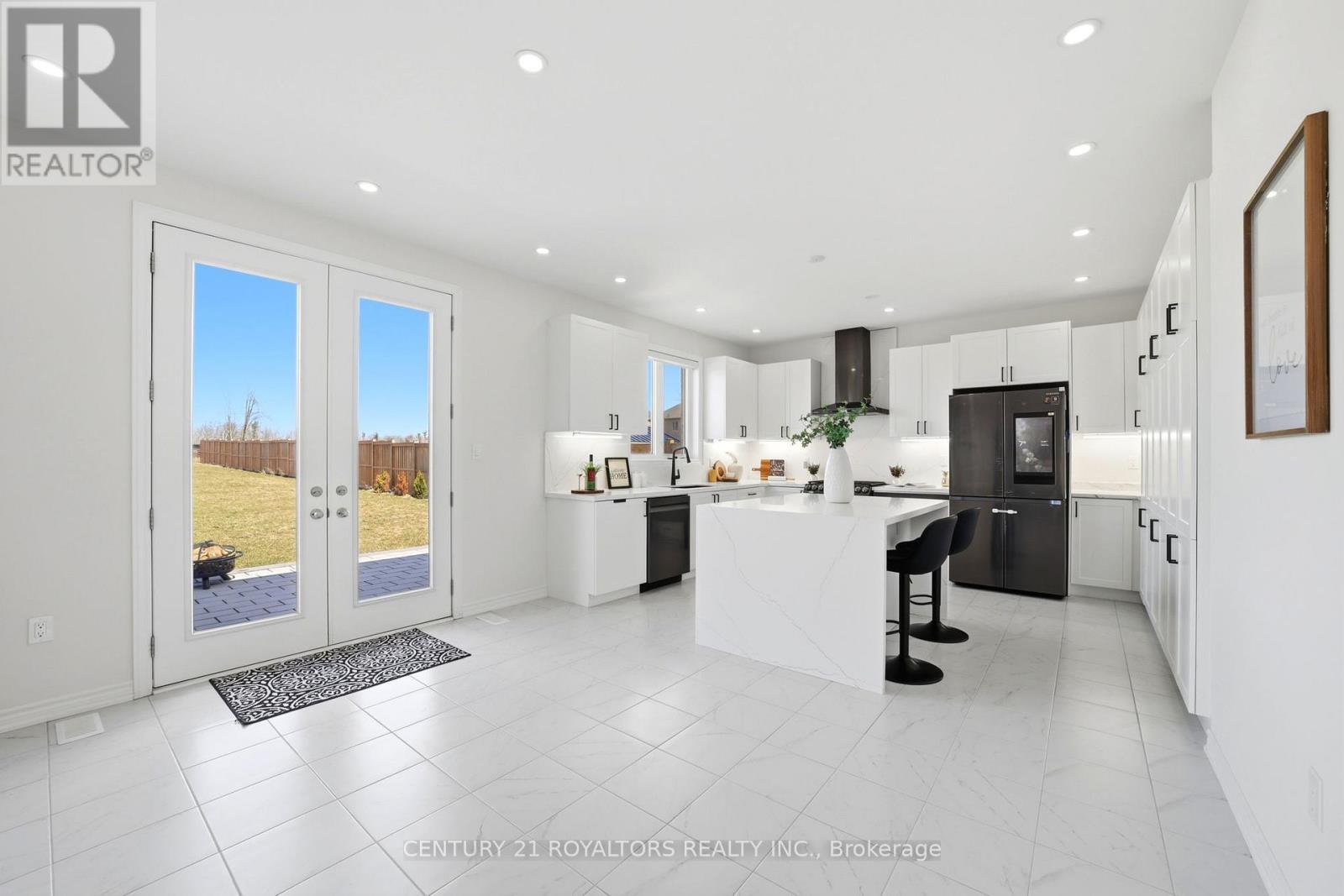 107 Rugman Crescent, Springwater, ON