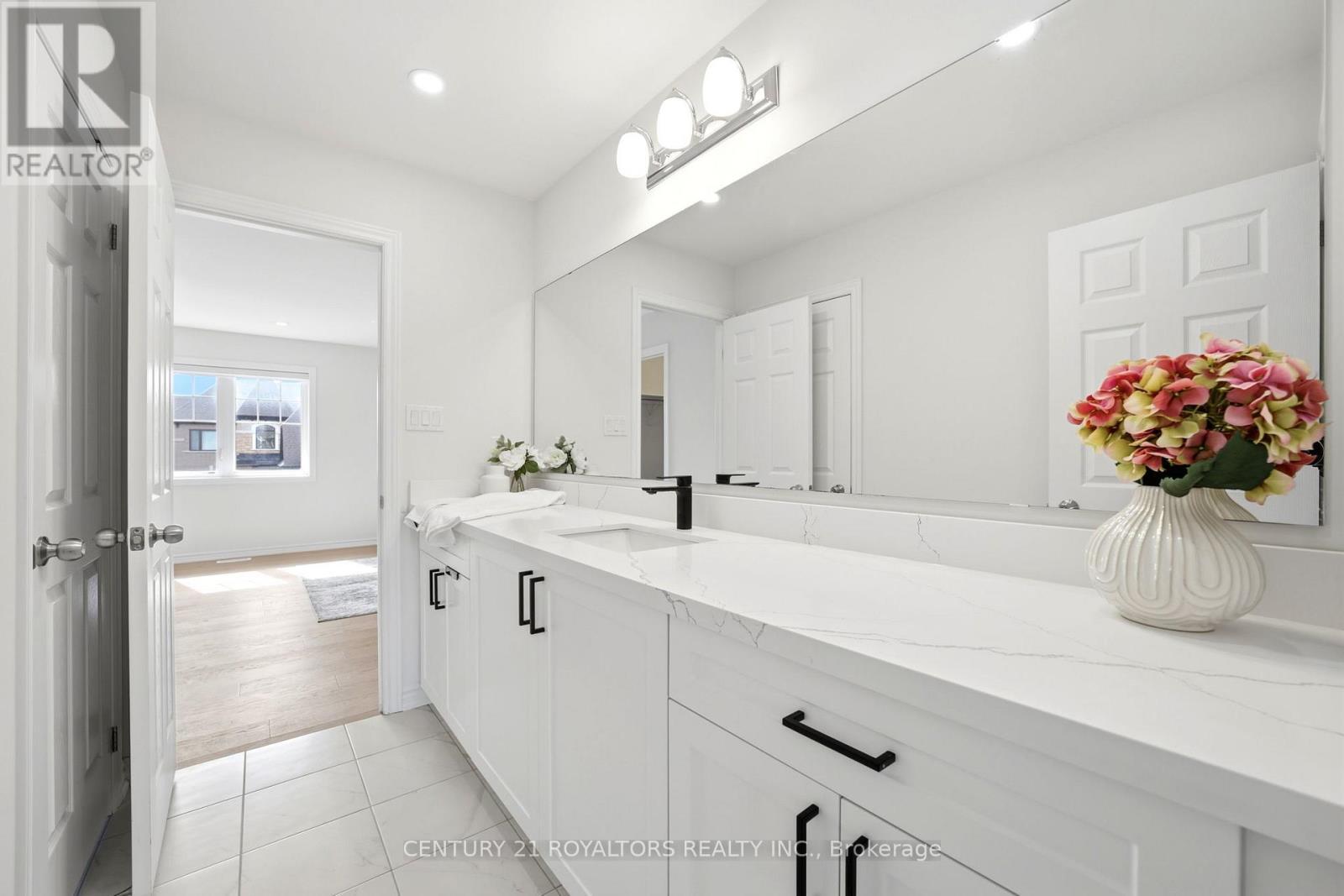 107 Rugman Crescent, Springwater, ON