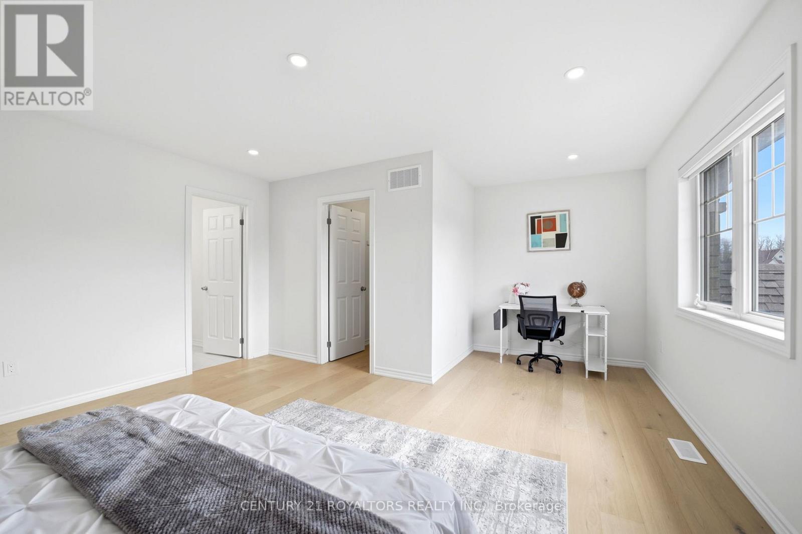 107 Rugman Crescent, Springwater, ON