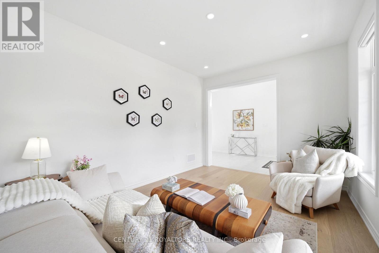 107 Rugman Crescent, Springwater, ON