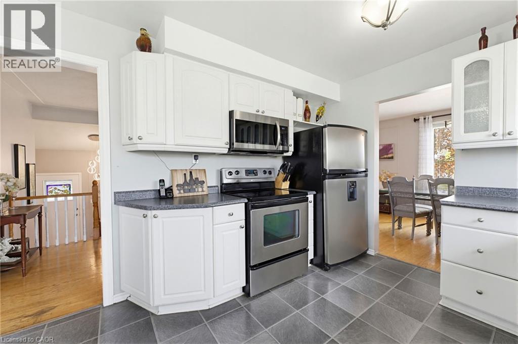 26 Rivercrest Road, Hamilton, ON - Indoor Photo Showing Kitchen