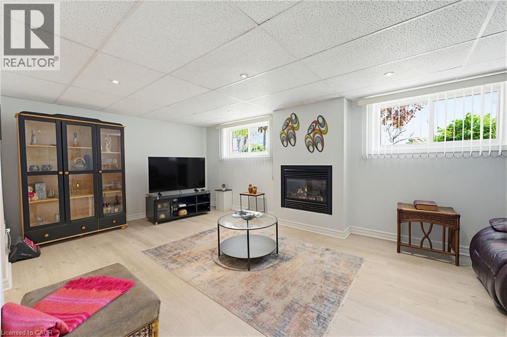 26 Rivercrest Road, Hamilton, ON - Indoor Photo Showing Living Room With Fireplace