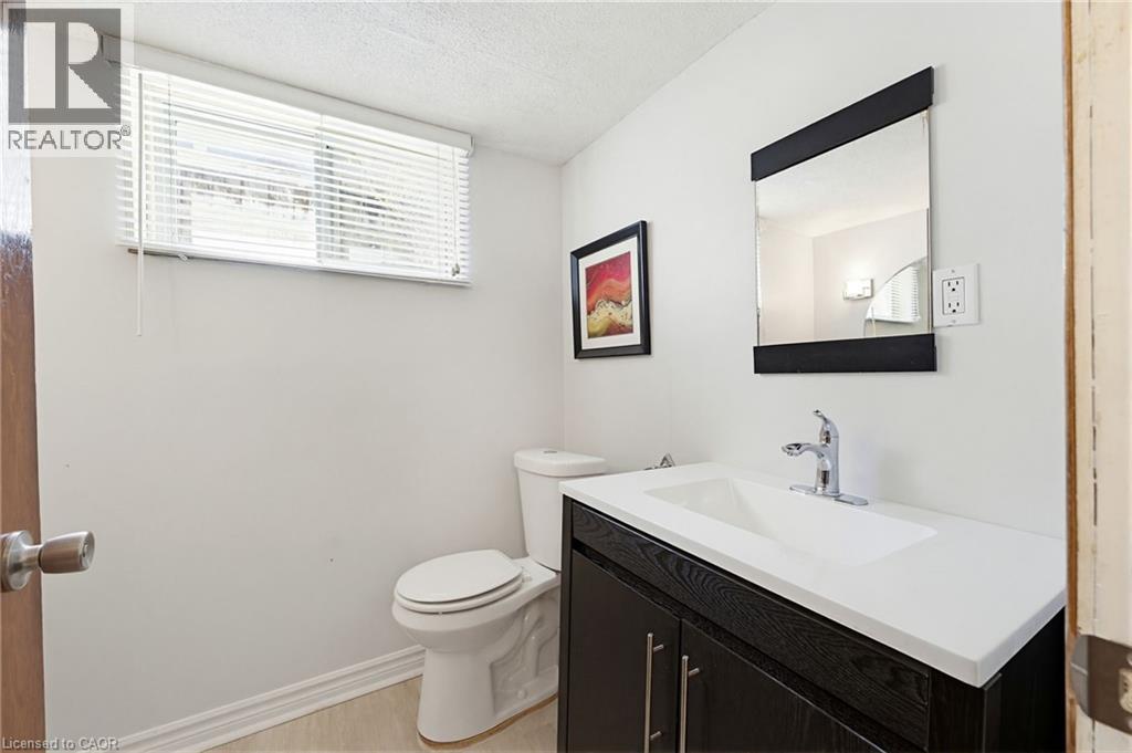 26 Rivercrest Road, Hamilton, ON - Indoor Photo Showing Bathroom