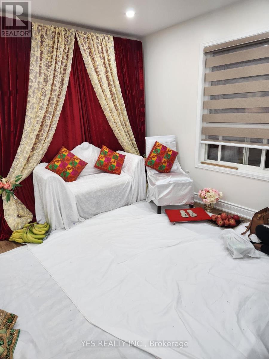 52 Hollingsworth Circle, Brampton, ON - Indoor Photo Showing Bedroom