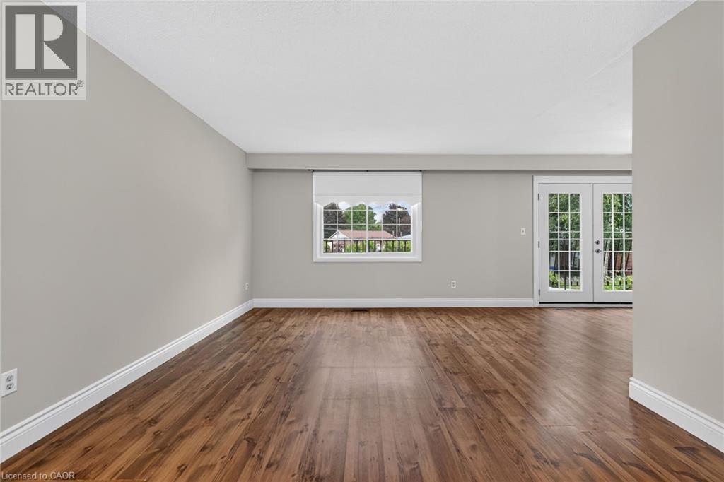19 Burns Place, Caledonia, ON - Indoor Photo Showing Other Room