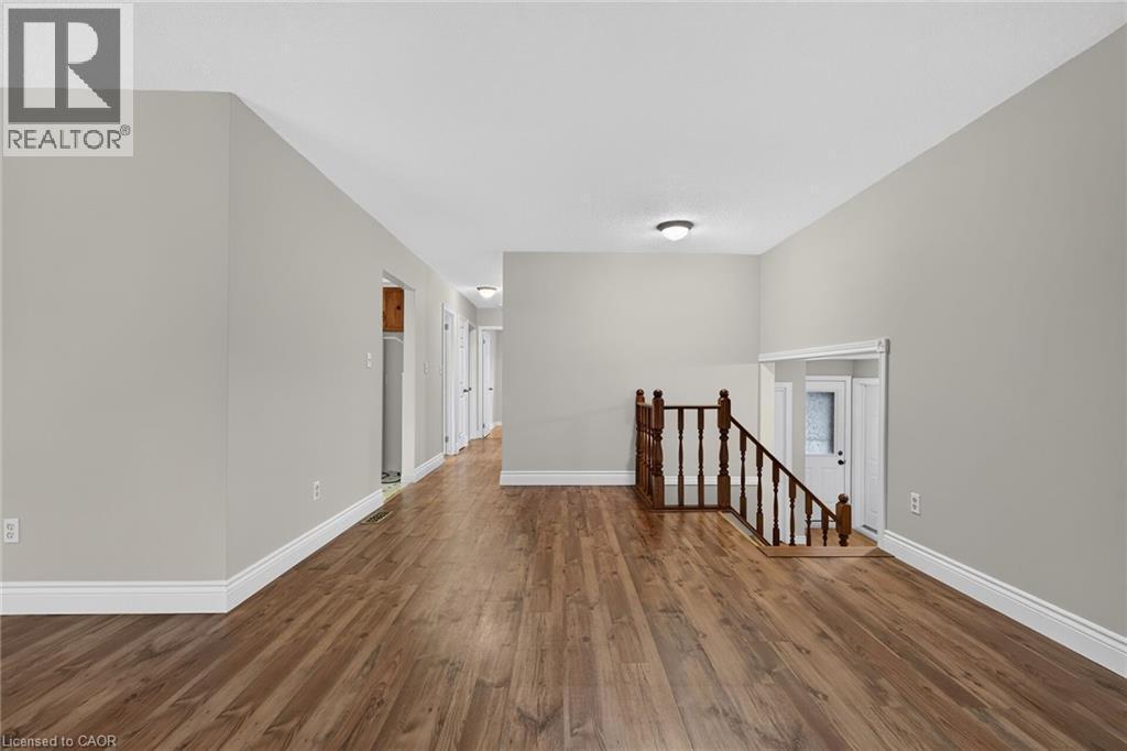 19 Burns Place, Caledonia, ON - Indoor Photo Showing Other Room