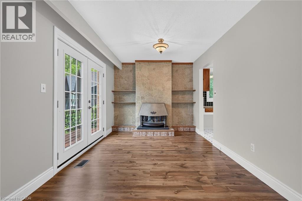 19 Burns Place, Caledonia, ON - Indoor Photo Showing Other Room