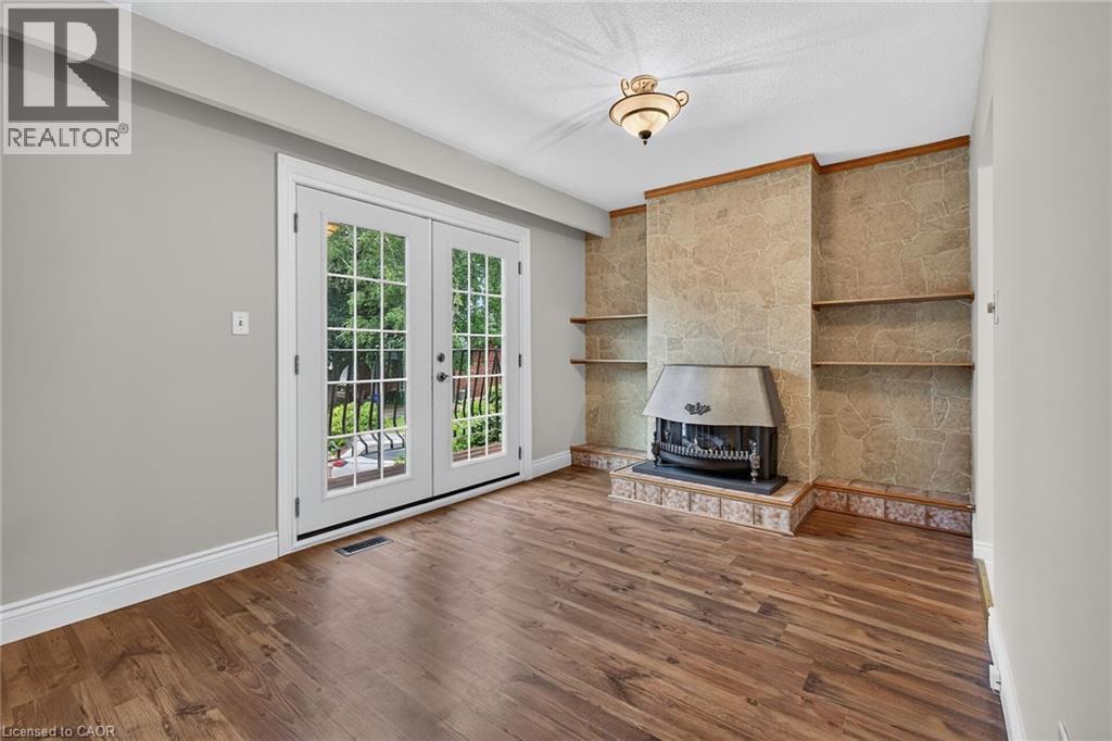19 Burns Place, Caledonia, ON - Indoor With Fireplace