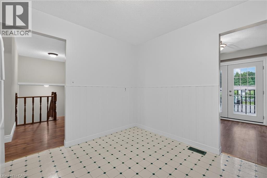 19 Burns Place, Caledonia, ON - Indoor Photo Showing Other Room