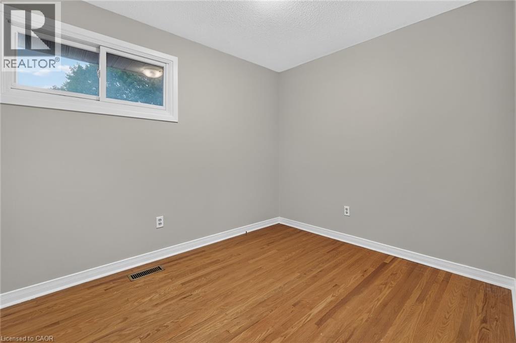 19 Burns Place, Caledonia, ON - Indoor Photo Showing Other Room