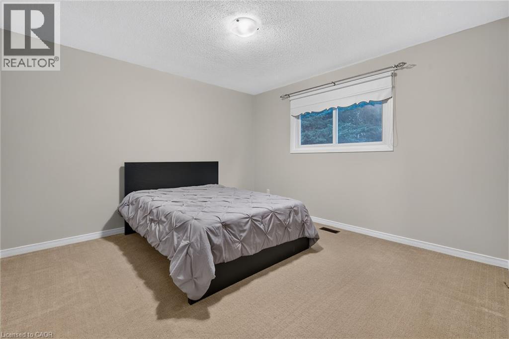 19 Burns Place, Caledonia, ON - Indoor Photo Showing Bedroom