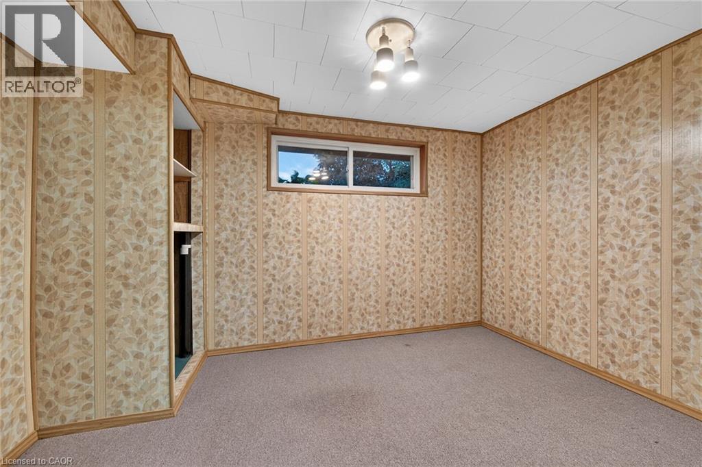 19 Burns Place, Caledonia, ON - Indoor Photo Showing Other Room