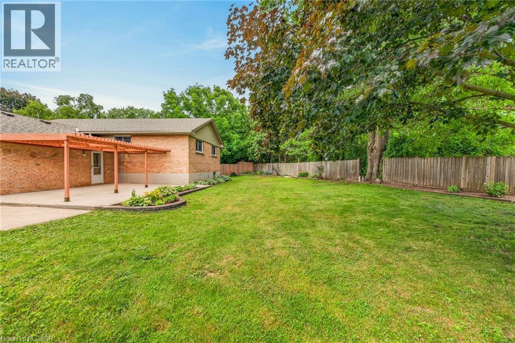 19 Burns Place, Caledonia, ON - Outdoor