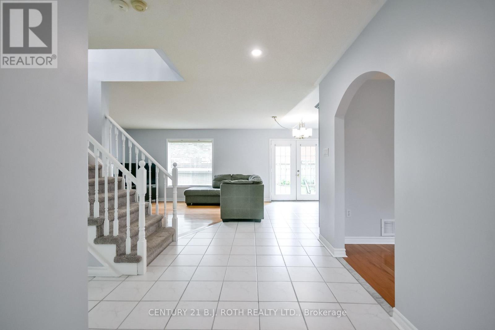 17 Crompton Drive, Barrie, ON