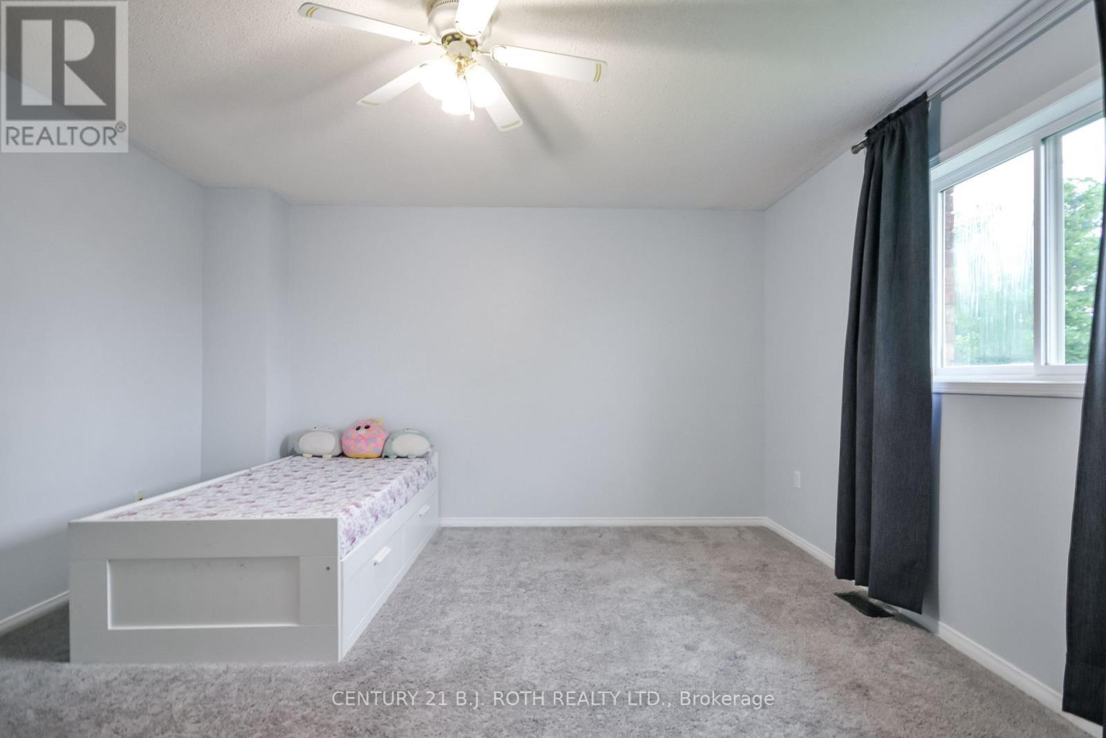 17 Crompton Drive, Barrie, ON