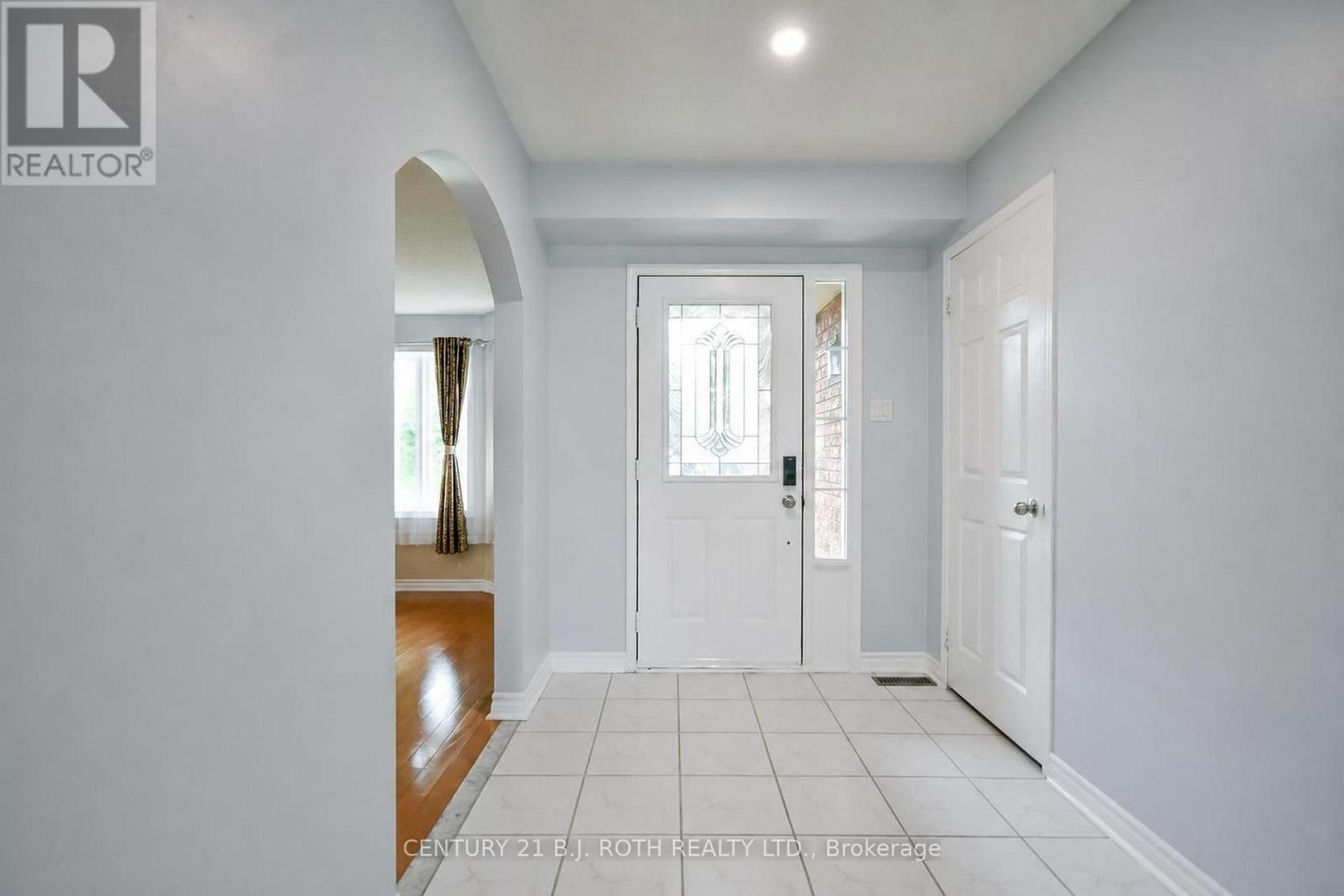 17 Crompton Drive, Barrie, ON