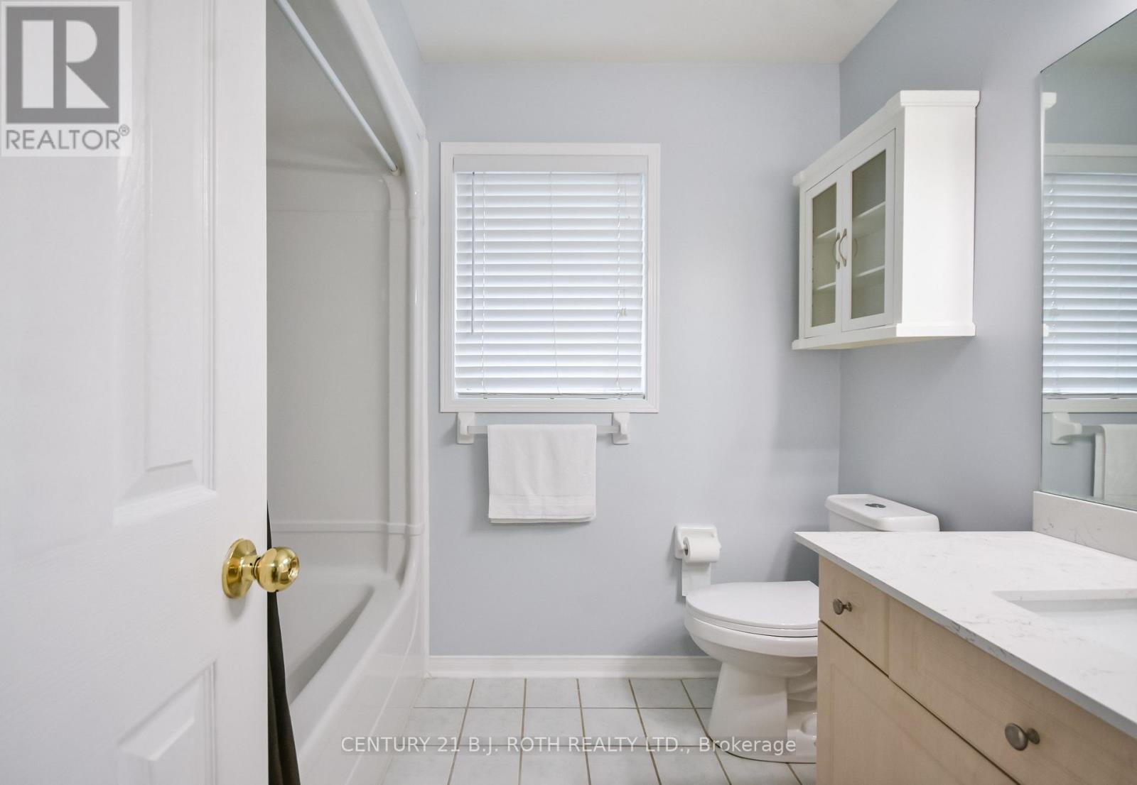 17 Crompton Drive, Barrie, ON