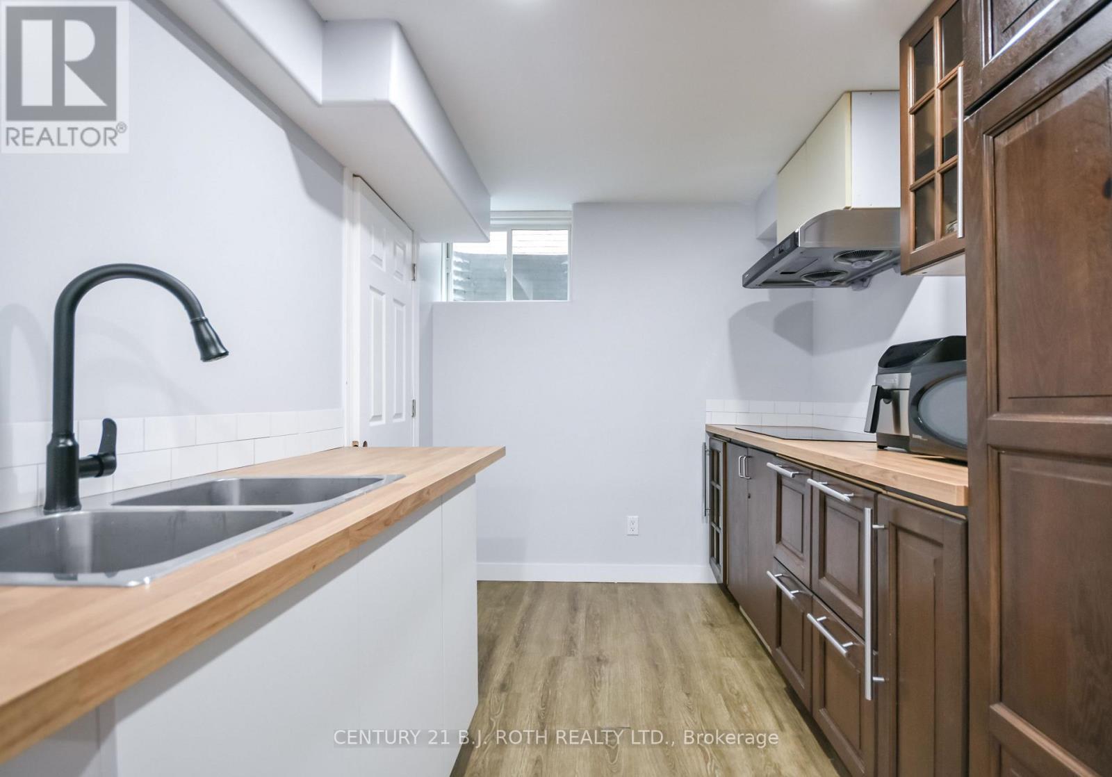 17 Crompton Drive, Barrie, ON