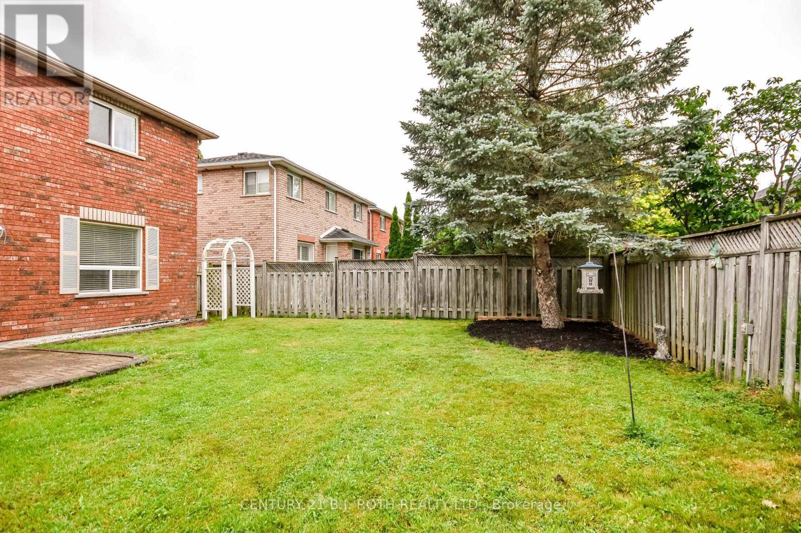 17 Crompton Drive, Barrie, ON