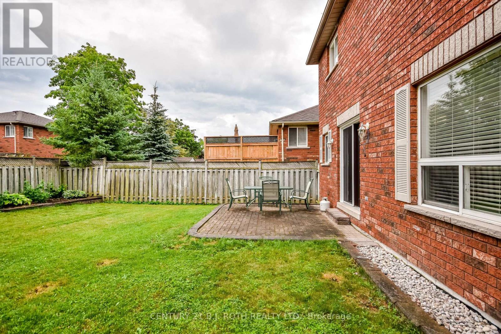 17 Crompton Drive, Barrie, ON