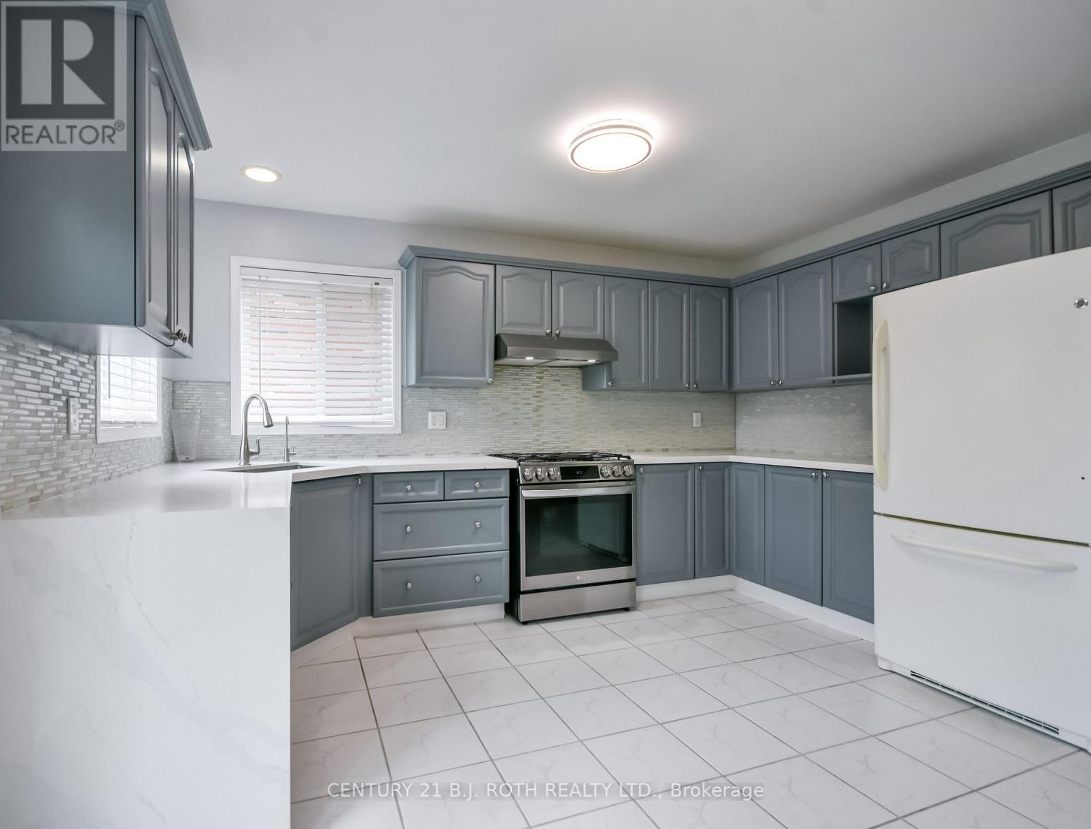 17 Crompton Drive, Barrie, ON