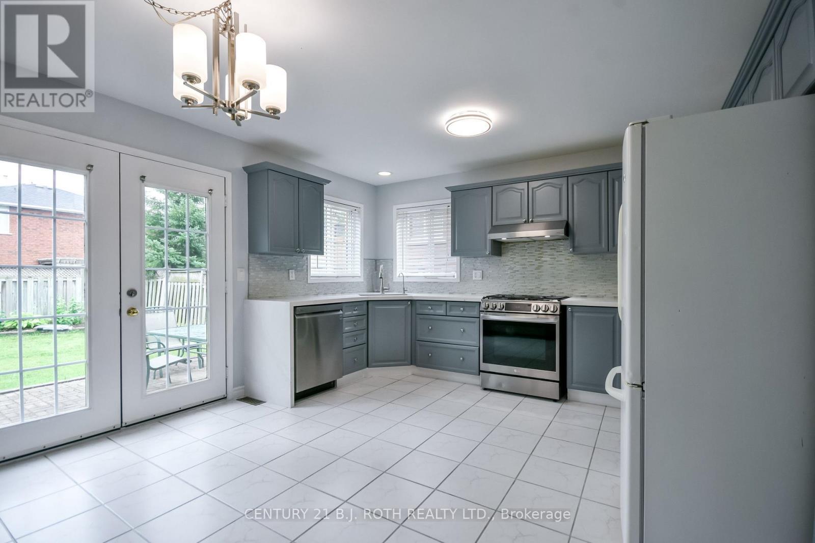 17 Crompton Drive, Barrie, ON