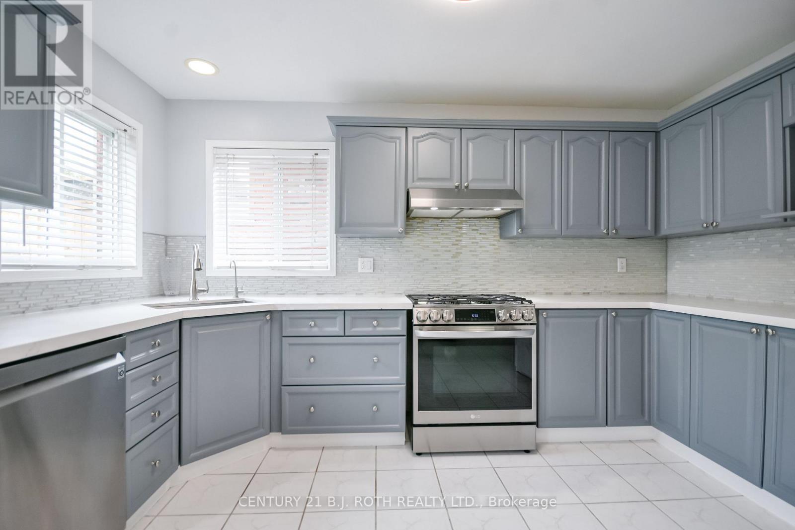 17 Crompton Drive, Barrie, ON