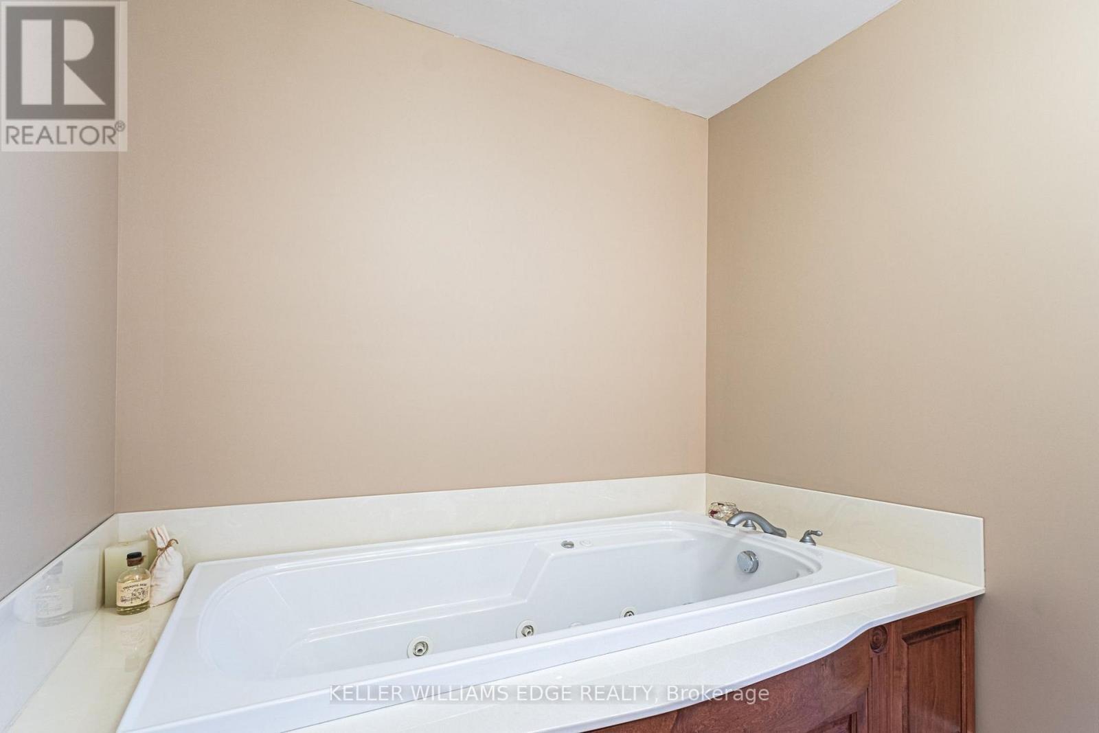5276 Dickenson Road E, Hamilton, ON