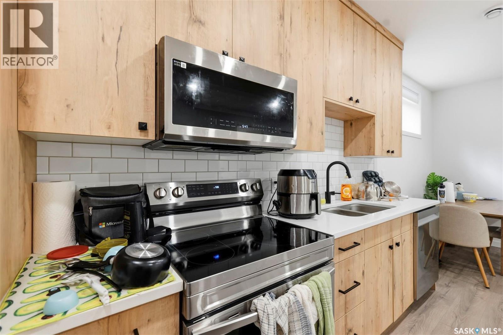 1402 Wiggins Avenue S, Saskatoon, SK