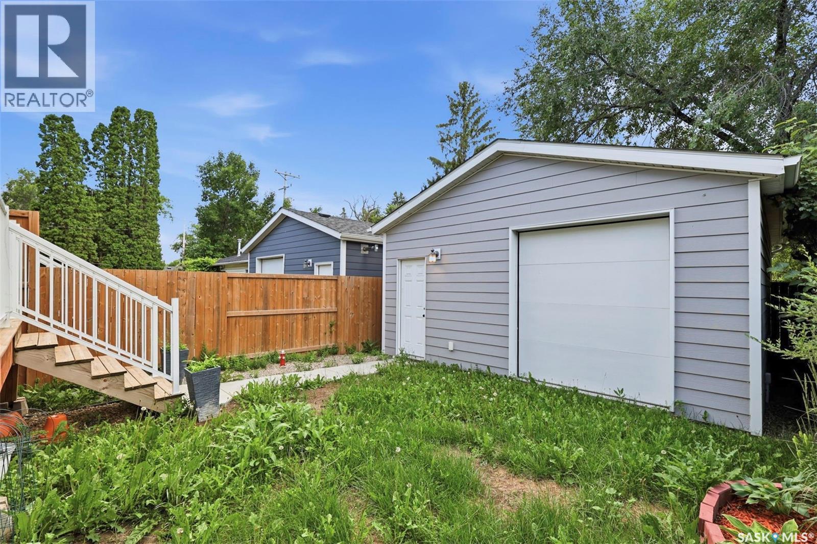 1402 Wiggins Avenue S, Saskatoon, SK