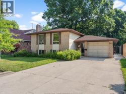 3842 BLISS Windsor, ON N8W 4Z6