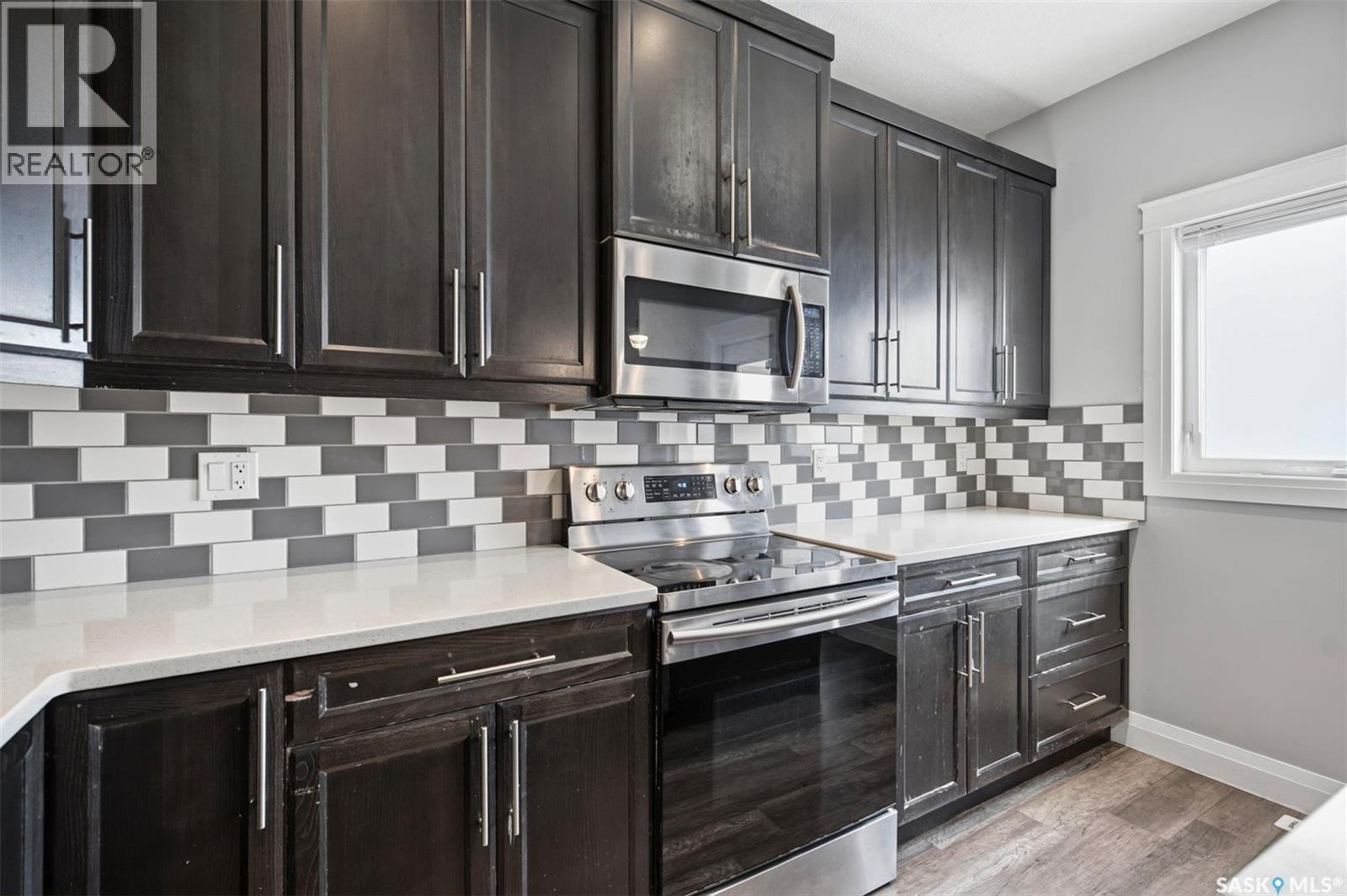 219 Ells Crescent, Saskatoon, SK - Indoor Photo Showing Kitchen