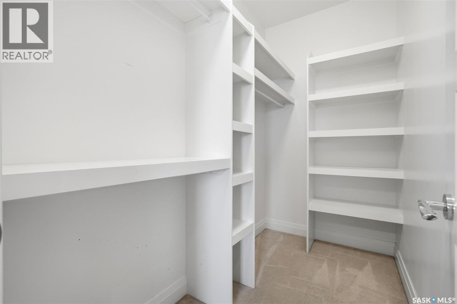219 Ells Crescent, Saskatoon, SK - Indoor With Storage