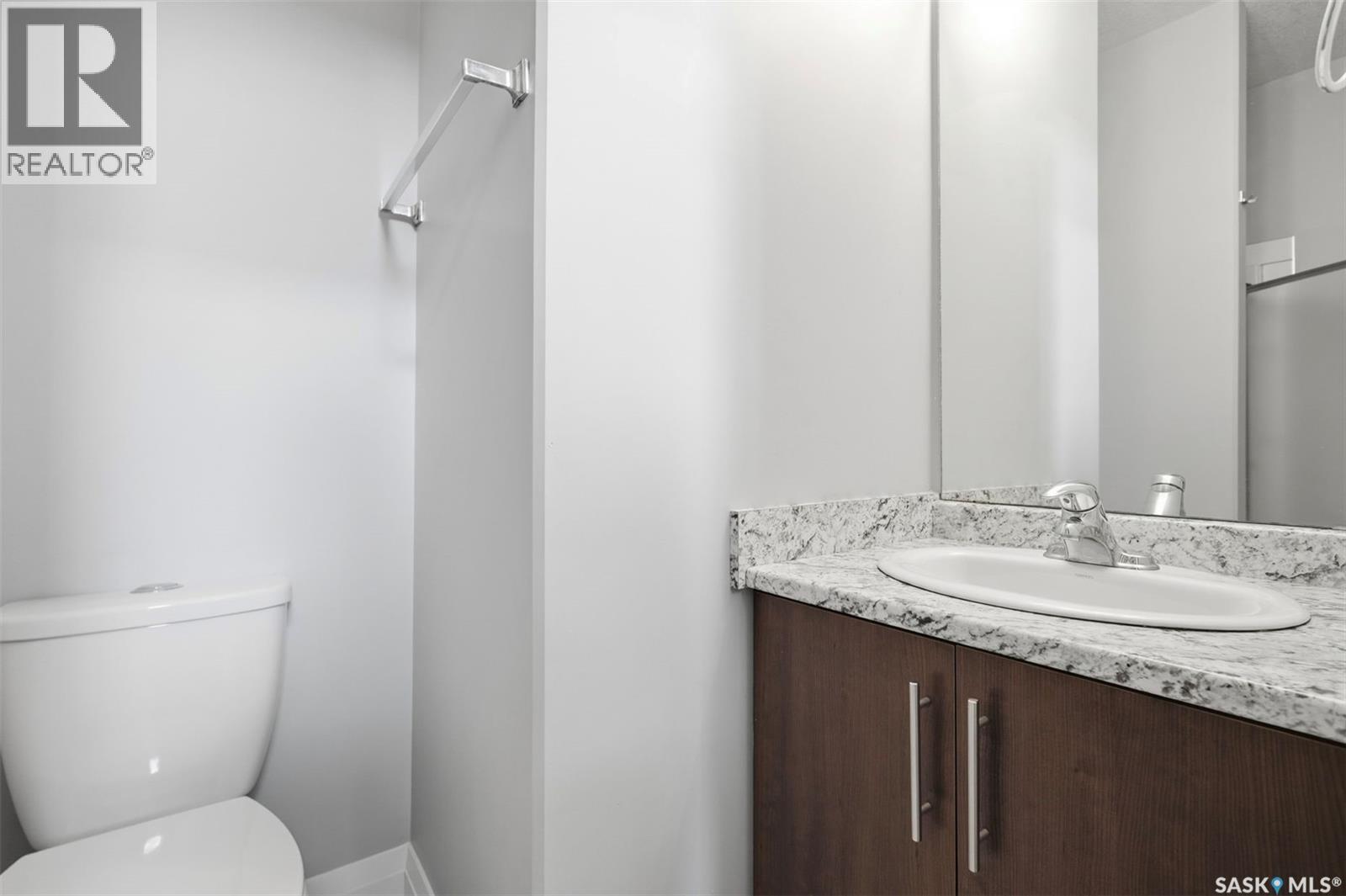 219 Ells Crescent, Saskatoon, SK - Indoor Photo Showing Bathroom
