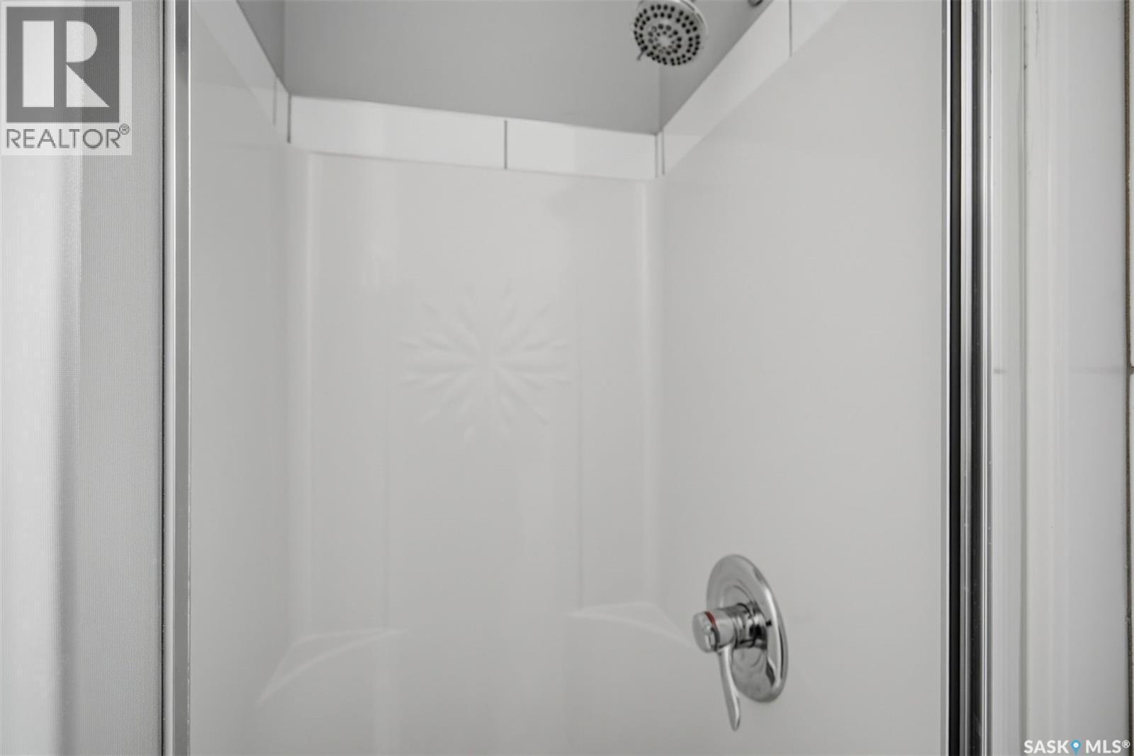 219 Ells Crescent, Saskatoon, SK - Indoor Photo Showing Bathroom