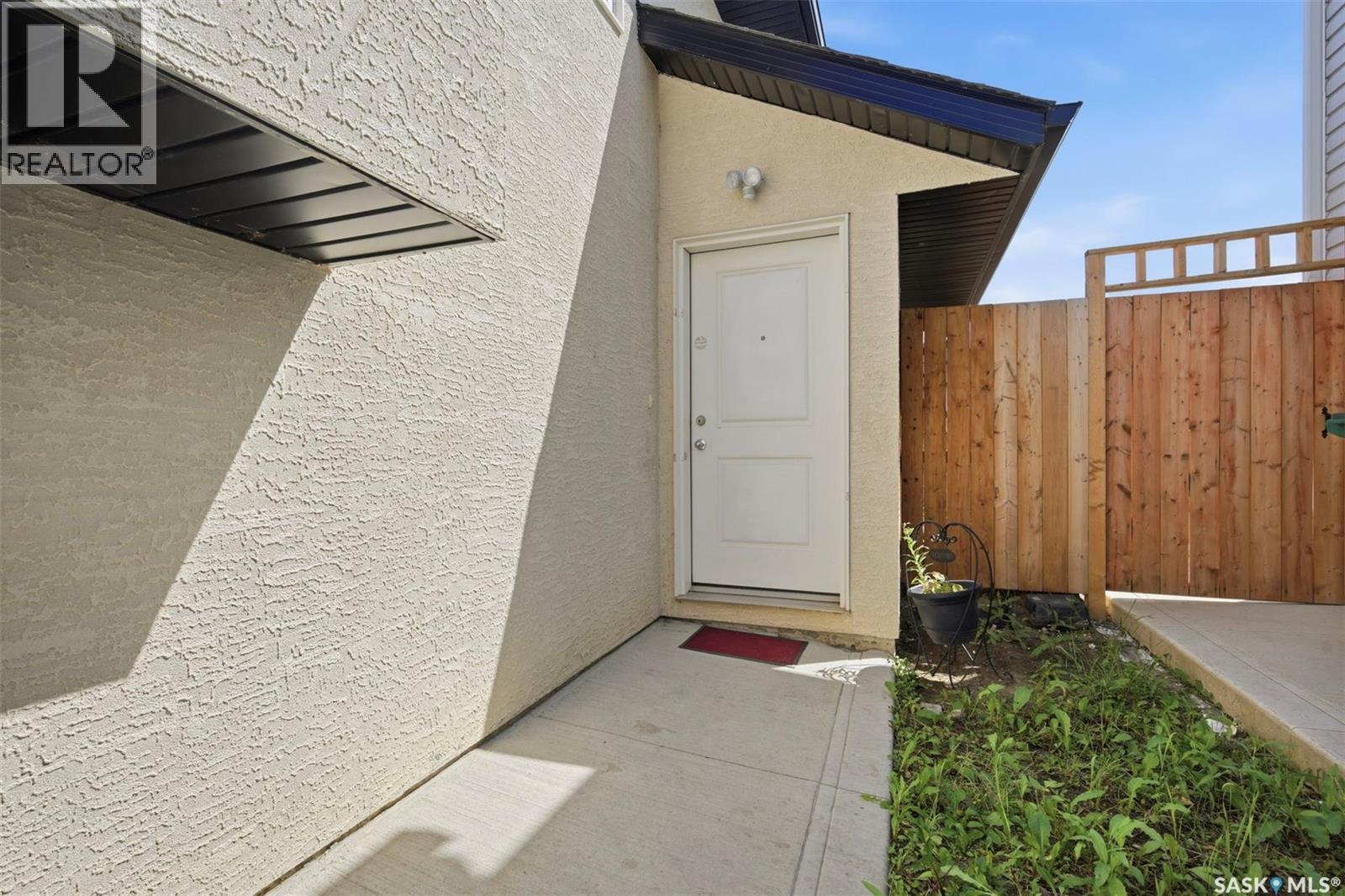 219 Ells Crescent, Saskatoon, SK - Outdoor With Exterior